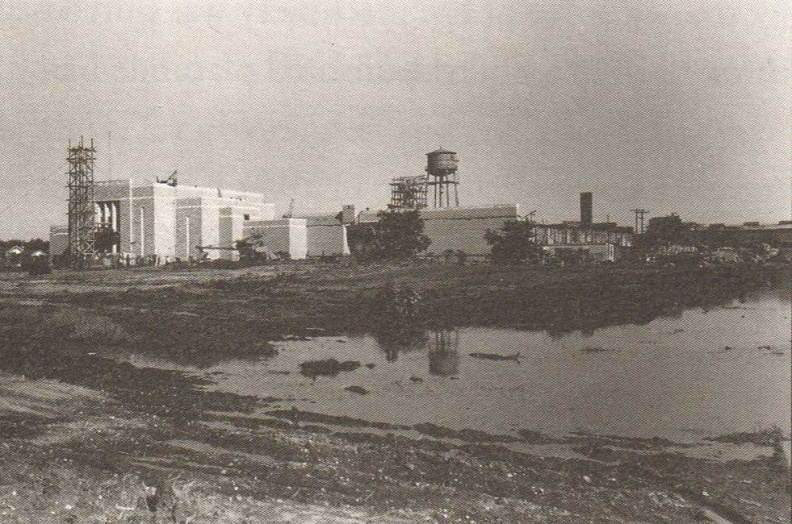 Woodward_s new factory in 1941.jpg